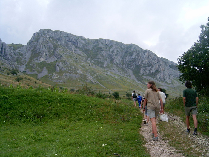 A hegyre turistaút vezet a faluból